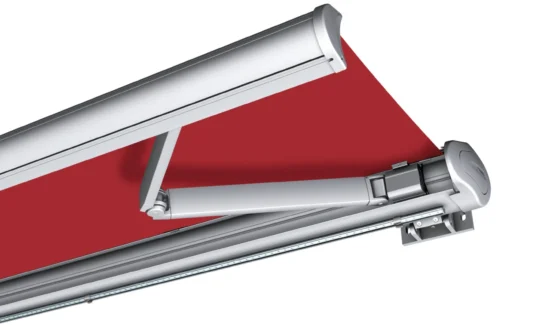 Moderne Markise mit rotem Stoff und silbernem Gestell